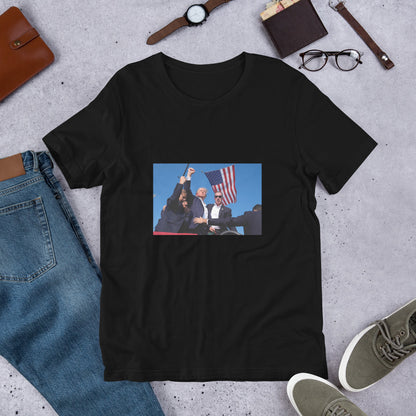 TRUMP RISES TEE